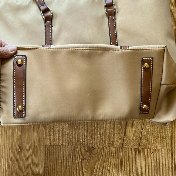 Dooney & Bourke nylon tote bag and accompanying coin pouch/key ring. - Picture 5 of 7